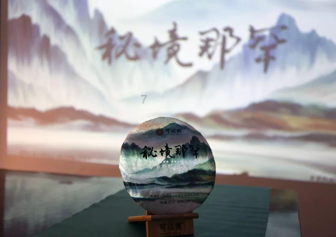 男孩吃鸡腿