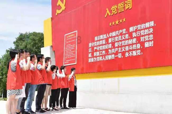 永寿县工商联特邀中国福字展组委会成员在执委企业老盛茶庄挥春送福活动